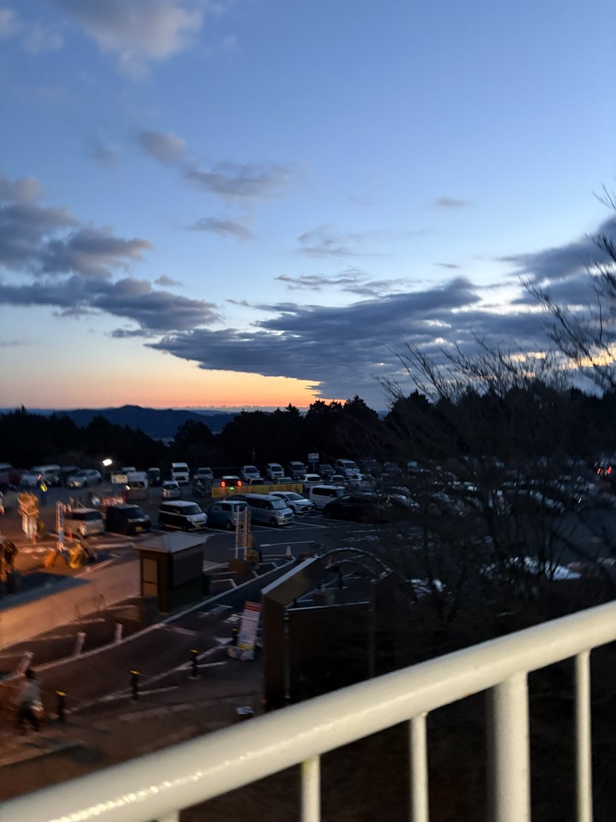 遅れましたが
あけましておめでとうございます！

今年もよろしくお願いいたします(＞人＜;)

健康にまたダイエット開始！

太ったので今年はもっとスタイル良くして健康にいきます！