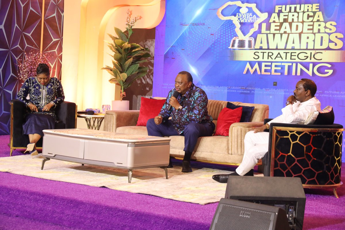4thPresidentKE's tweet image. 1/2
Former President Uhuru Kenyatta and former Vice President Hon. @skmusyoka held an interactive session with winners and alumni of the Future Africa Leaders Awards at Omnia Towers in Lagos, Nigeria, where the two leaders encouraged young Africans to embrace purpose, resilience,…
