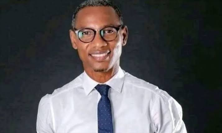 Gabon bikin garis tegas.

Paul Kessany (40), eks kapten Timnas Gabon, resmi ditunjuk sebagai Menteri Olahraga.

Setelah timnas dibubarkan dan Pierre-Emerick Aubameyang disingkirkan, pemerintah mengirim pesan keras:

Federasi Sepak Bola harus berbenah, tertib, dan bertanggung