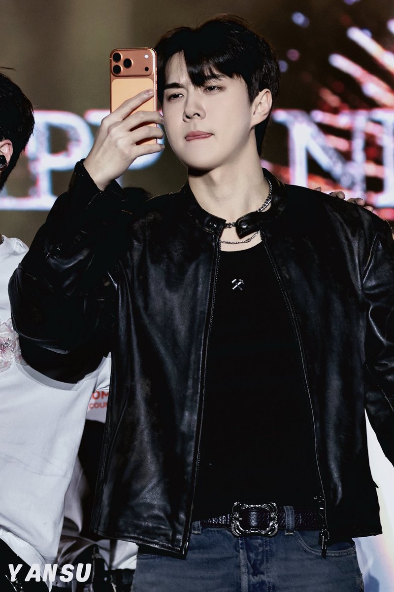 ไอโฟน17pro maxของแท้นะ ใครว่าใส่ถ่าน