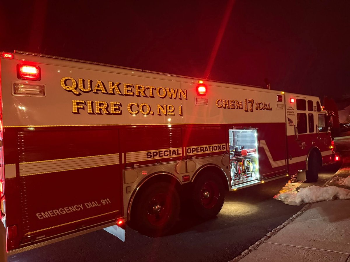 LlcMbip's tweet photo. Fire breaks out in a Bucks Co home in the 1800 block of Mayflower Dr early NYE night. 1 FF was injured and taken to local hospital. Our Thoughts and Prayers are with the home owners and FF.. Photos By 
MBIP Goodman 
#mbipowner #buckscountypa #NewYearsEve #ggb #firefighters https://t.co/MVN4YENT3F
