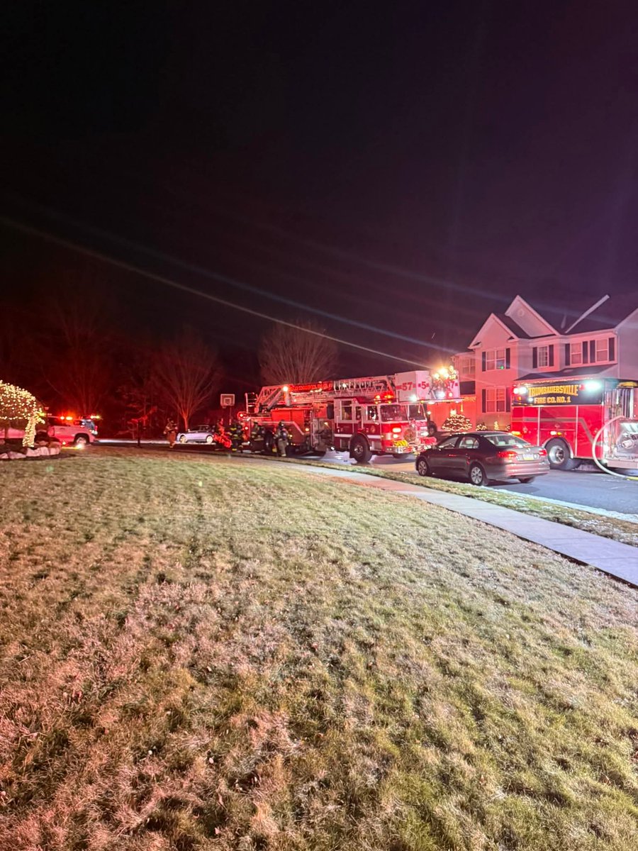 LlcMbip's tweet photo. Fire breaks out in a Bucks Co home in the 1800 block of Mayflower Dr early NYE night. 1 FF was injured and taken to local hospital. Our Thoughts and Prayers are with the home owners and FF.. Photos By 
MBIP Goodman 
#mbipowner #buckscountypa #NewYearsEve #ggb #firefighters https://t.co/MVN4YENT3F