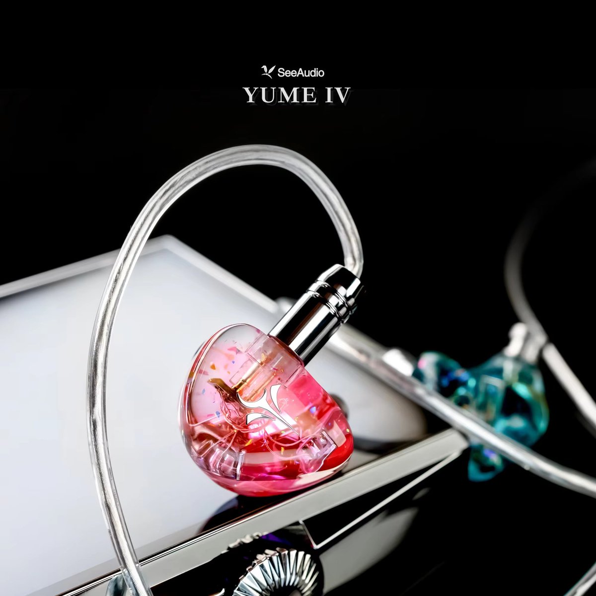 AKHiFi_Audio's tweet photo. 🎧 SeeAudio Yume IV ！
洗練されたハイブリッド構成の 2BAドライバー を搭載✨

🔌 着脱可能な2pin 3.5mmケーブル を採用し、カスタマイズの自由度も抜群！

🌟 音楽愛好家の心に響く、美しいサウンドを体感しませんか？

#SeeAudio #YumeIV #ハイブリッドイヤホン #2BA #高音質 #IEM #オーディオ沼 
https://t.co/z0EvBw5b2M