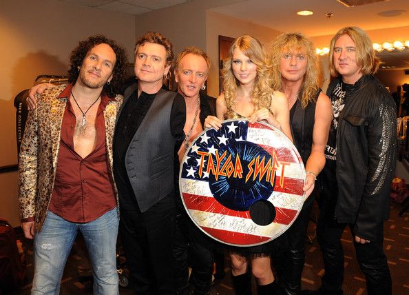 DefLeppardRB's tweet image. #taylorswift and #defleppard recorded an episode of the CMT television show CMT Crossroads. The episodes features performances by American singer-songwriter Taylor Swift and English band Def Leppard.  The performance made its television premiere on November 7, 2008