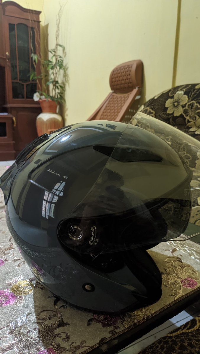 azelmtt's tweet photo. WTS helm kyt galaxy flat r ukuran L 450k bisa negooo, cuman dipake beberapa kali
#zonauang #wts https://t.co/uZEFxvHV3m