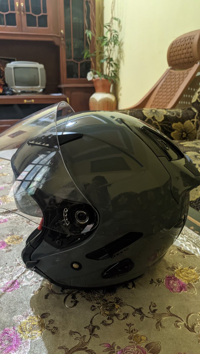 azelmtt's tweet photo. WTS helm kyt galaxy flat r ukuran L 450k bisa negooo, cuman dipake beberapa kali
#zonauang #wts https://t.co/uZEFxvHV3m