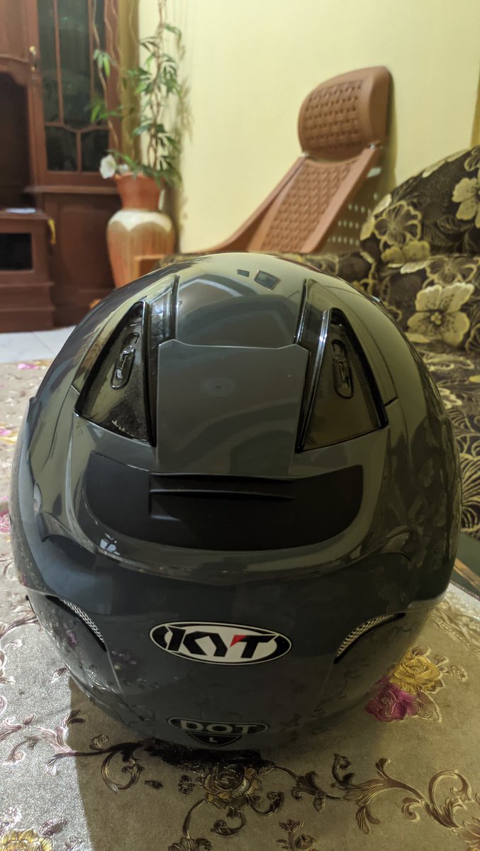 azelmtt's tweet photo. WTS helm kyt galaxy flat r ukuran L 450k bisa negooo, cuman dipake beberapa kali
#zonauang #wts https://t.co/uZEFxvHV3m