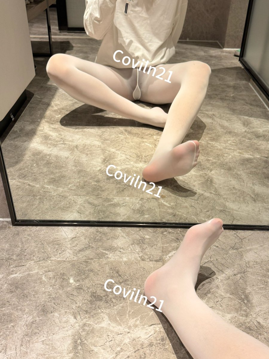 Coviln21's tweet photo. 宴请八方🥵（呼声最多的白丝
有没有骚🐶想吃雪糕的
#伪s
#男大
#白丝 #白袜体育生 https://t.co/YwxiTwIeNE