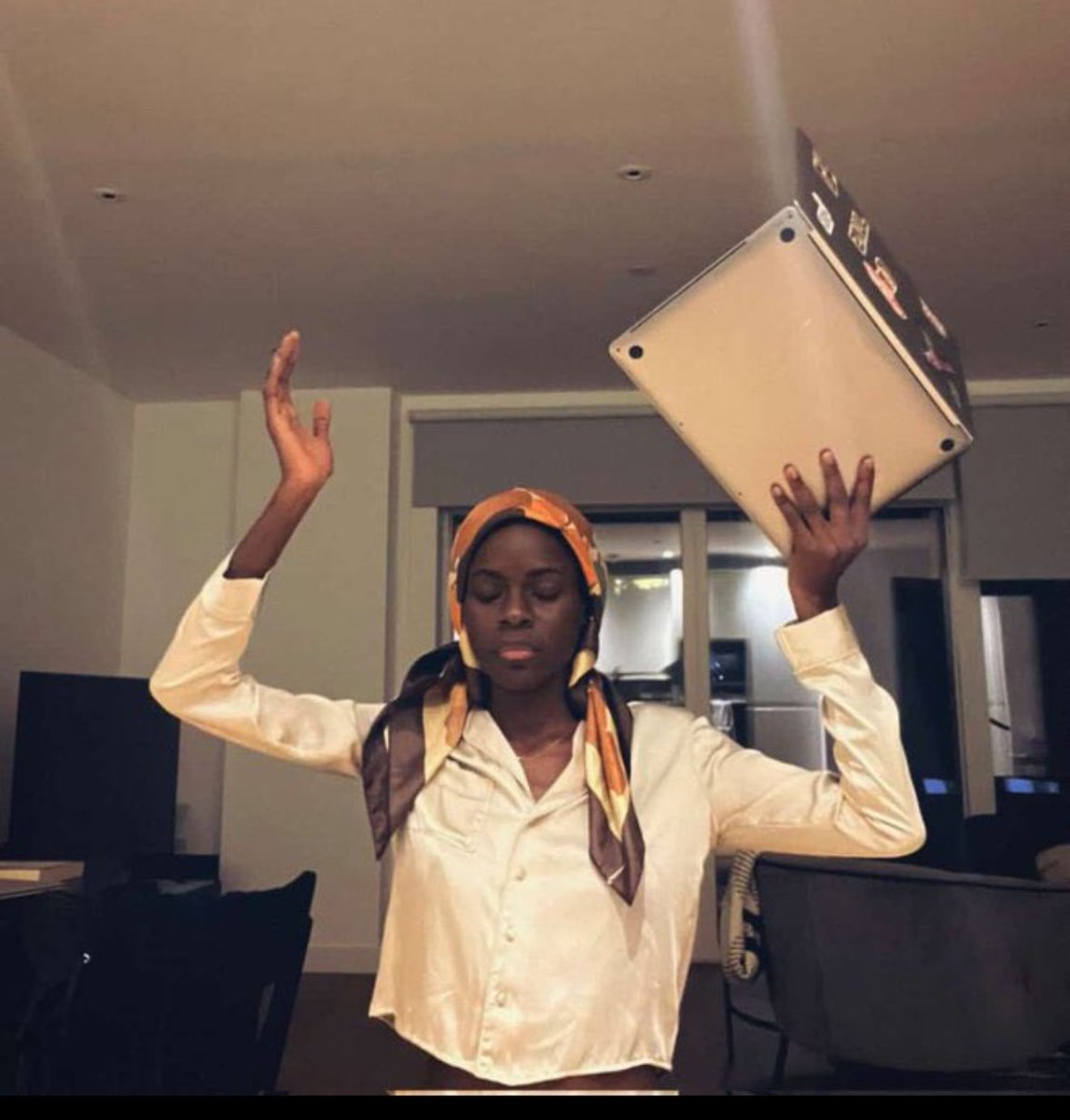 QueenXenthe's tweet image. I’m retiring my whole family this year through forex. 🤲