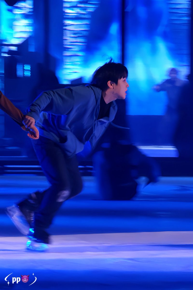 WwWwinter1124's tweet photo. 2025.12.24–30  ice show—
《Solo Leveling》

2025년의 마지막을 오빠와 함께할 수 있어서 정말 행복했어요.
2026년에도 함께 힘내요🥰🥰
（귀여운 장면들 몇 장 보낼게요 🥰）

#JINHWAN  #IKON #ジナン #김진환 
 #JAY #아이콘 @iKON_gnani_____ https://t.co/IMzOLRNphR