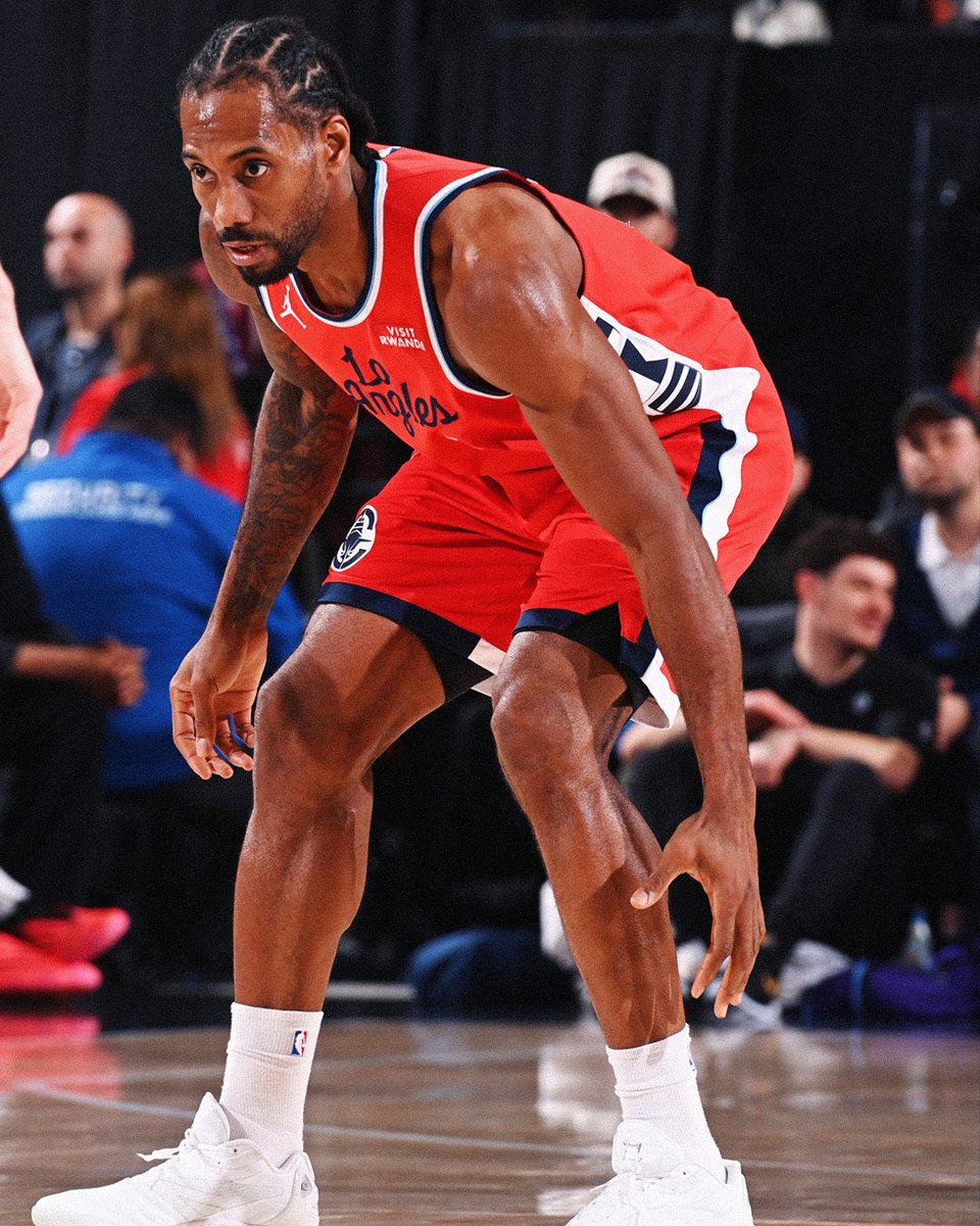 Kawhi Leonard over his last 6 games (Dec. 20, 2025 – Jan. 1, 2026):

39.0 PPG | 53.2 FG% | 44.1 3P% | 93.5 FT%

He joins Damian Lillard as the ONLY players in NBA history to MEET or EXCEED each of those marks over a 6-game span!