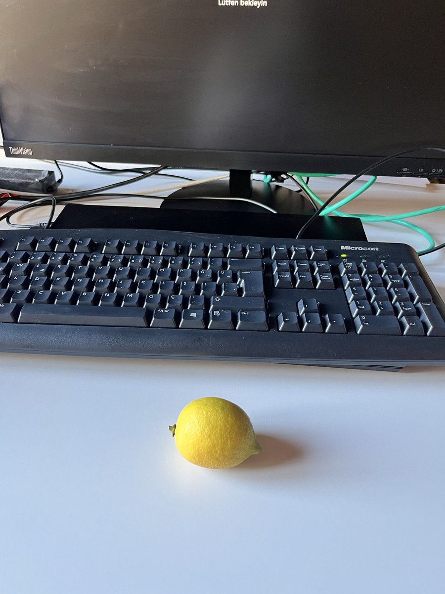 İş hayatı birazda böyledir bir sabah gelirsiniz ve masanızda limon bulursunuz.