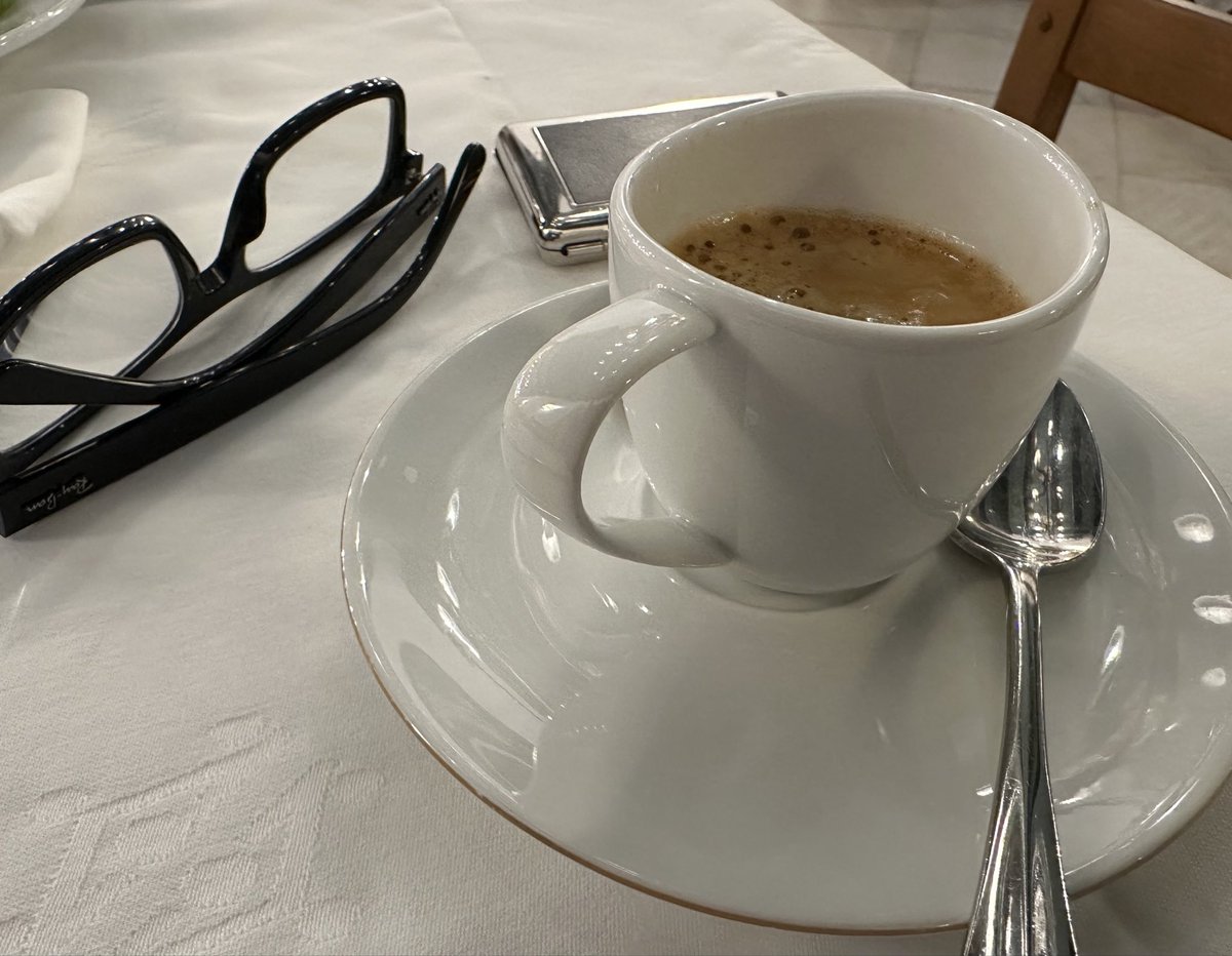 AnalystSantiago's tweet image. A analizar se aprende analizando. Una mente analítica no descansa, práctica a diario todos los días de su vida. De otro modo, Watson, sería como el violinista que intentó dar un concierto de violín, sin haber practicado nunca. Pues eso. 
__
Sherlock Holmes, Sir Arthur Conan Doyle