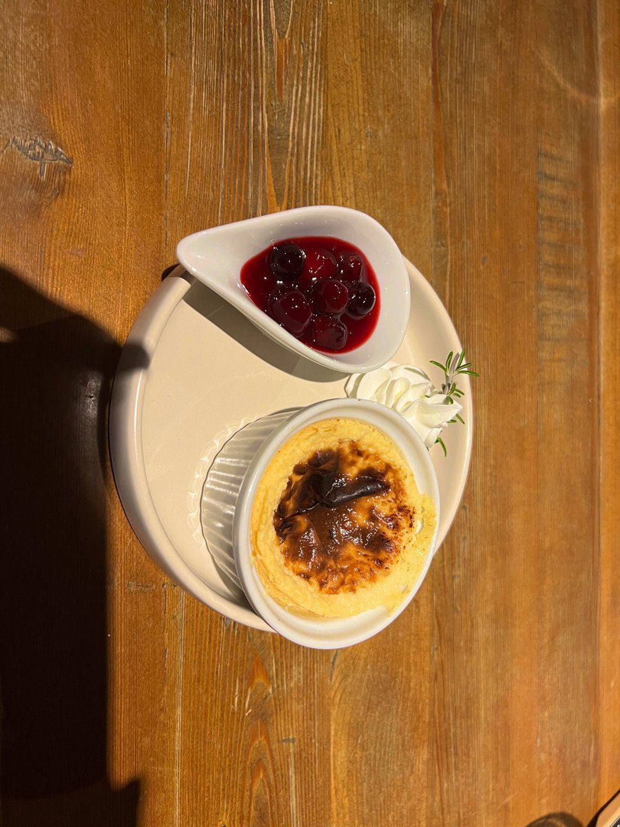 少し遅めのあけましておめでとうございます！

毎年必ず親戚集まって旅行に行ってるけど
今年は初めての旅館！

源泉湯の宿 松乃井　
良い所だったらいいな😊

ここ美味しかった！