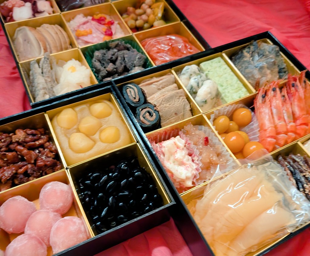 ryoki_Script's tweet image. 朝6時に母に起こされて
唐揚げを3kgくらいひたすら揚げた
うちは惣菜屋かよ！とキレながら揚げた🐔
親戚の集まりの準備は大変だけど実家でぬくぬく生きてる以上頑張るしかない笑( °̀ﾛ°́)🔥
餅は雑煮ときな粉で1個ずつ食べた(* ॑꒳ ॑*  )