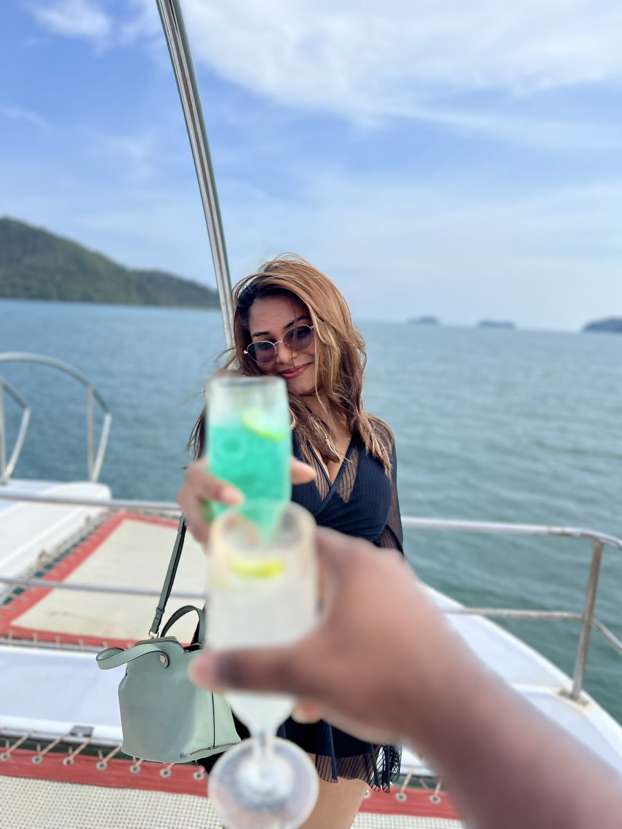Messhvinaaaaa's tweet photo. Happy New Year evelibaadiii❤️ https://t.co/ukUT0feMLf