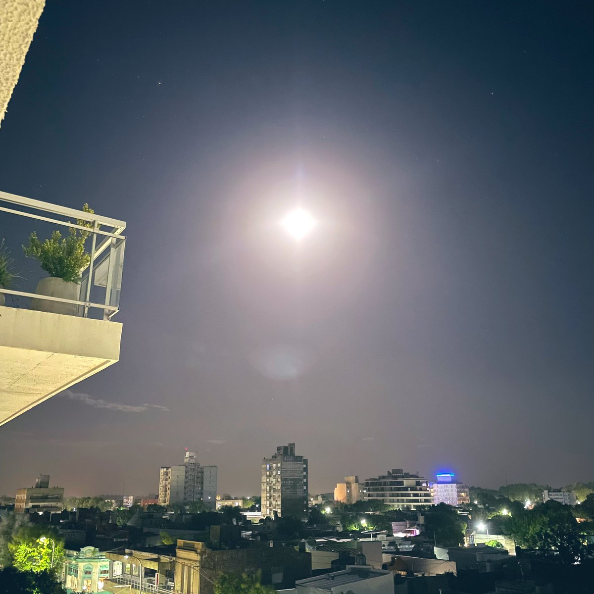 Ya soy libre de compromisos, que siga así el resto del año…🤞
Heermosa noche con luna fuerte ⚪️