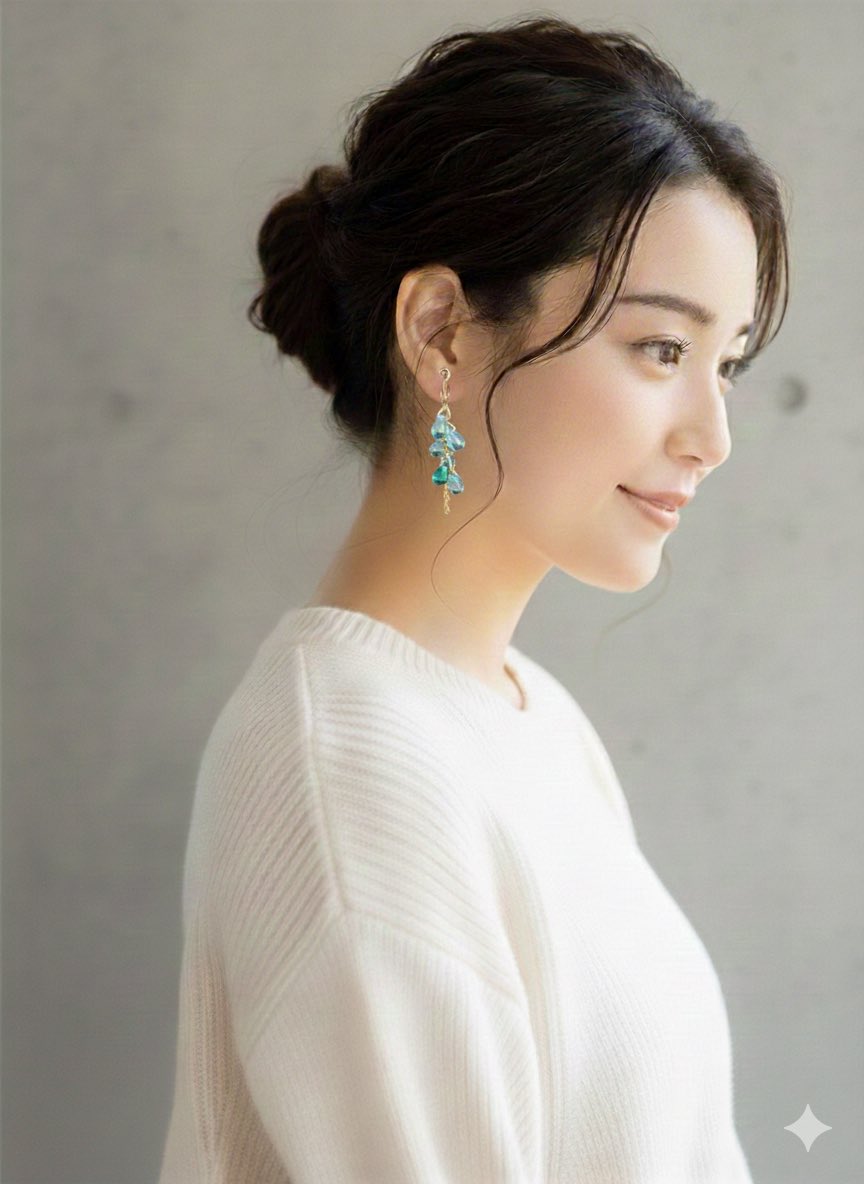 アシンメトリーのチェコガラスのイヤリングです！ その日の気分で