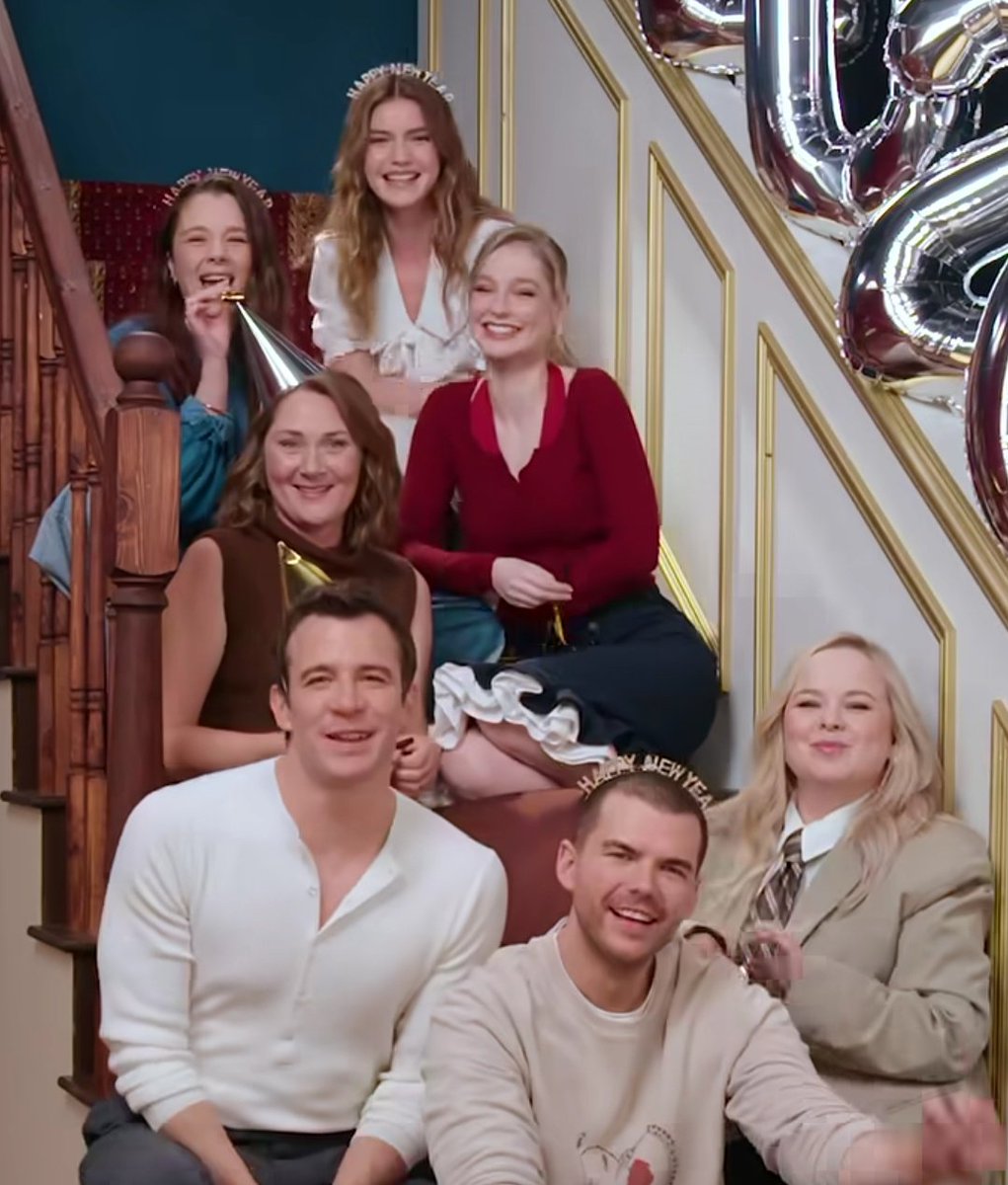 kelpheadjackson's tweet image. for a show that built its self on the back of a black man and prides itself for its "color blind regency fantasy" and diversity their promos sure are White as hell.