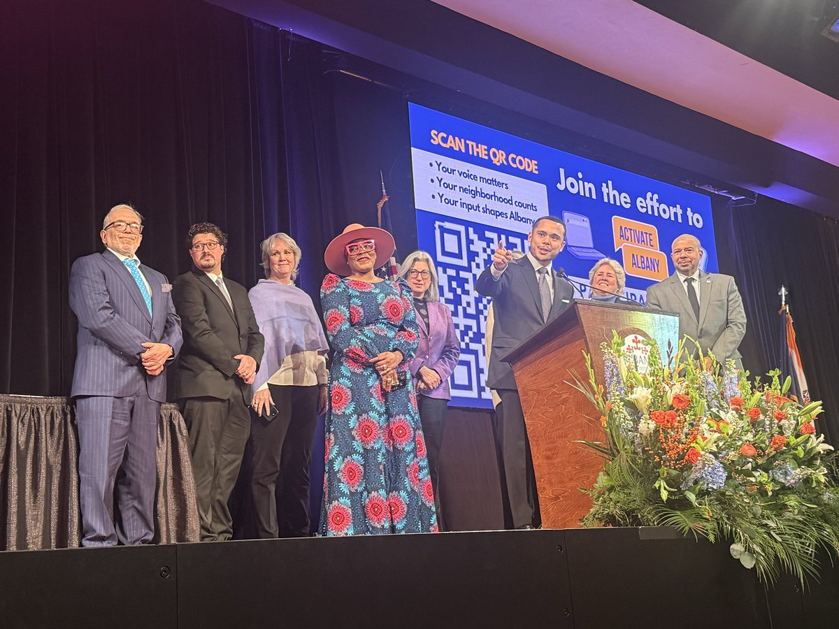 AlbanyYoungDems's tweet photo. A new era in Albany begins as @DorceyForAlbany becomes our Mayor! Honored to see our President Manik Elahi share remarks to unveil the Mayor’s Activate Albany survey— https://t.co/qRYlz2u7sg. Also, congrats to @feinforauditor on becoming Chief City Auditor. The work begins! 🧡💙 https://t.co/IcVmrLtwNZ