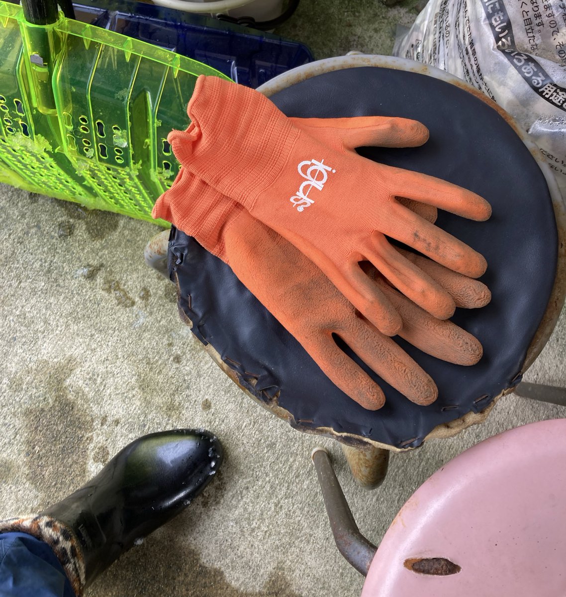 nagase_eng's tweet image. igusグローブで除雪完了
#igus 様、今年もよろしくお願いします

今日の雪は重かったので腰が...
朝もストレッチしたけど今からストレッチ
若い頃は走る前にもしなかったのに😭

#ストレッチ大事