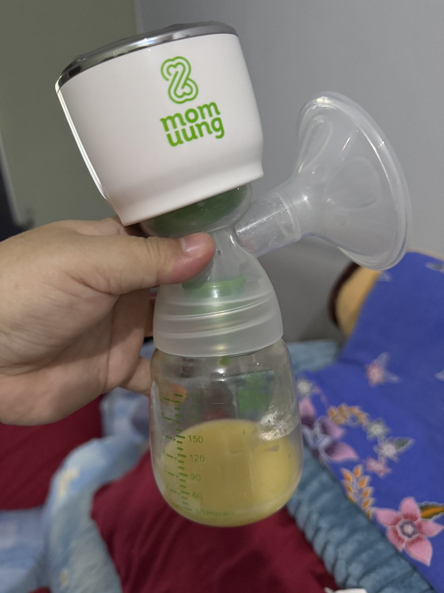 Lanjutan➡️

After 3 hari SC, Alhamdulillah Asi untuk dd bayiku akhirnya udah ada. Perjuanganku untuk full asi krn bayiku prematur, dia pokoknya harus full ASI “ucapku”