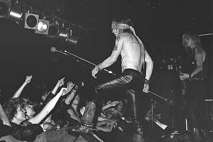 crockpics's tweet image. Guns N’ Roses performing in Bayshore, New York, 1987. Photo by  Larry Marano.