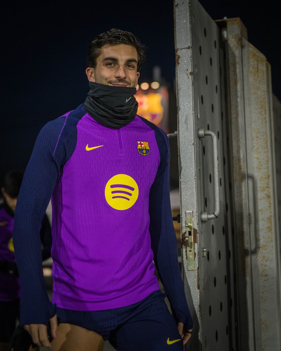 FCBarcelona's tweet image. Shark energy 😀🦈