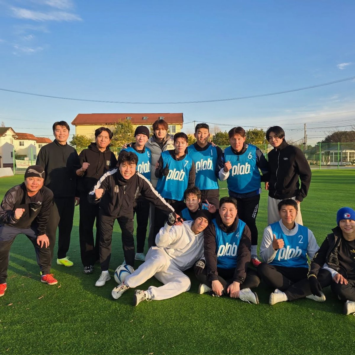 plyxeol's tweet photo. when minseok said his life back then was just soccer and even now he still plays with longtime friends he's known for 20+ years and people from the industry... soccer has always been his home 🥲 https://t.co/zmgBKwFkuB