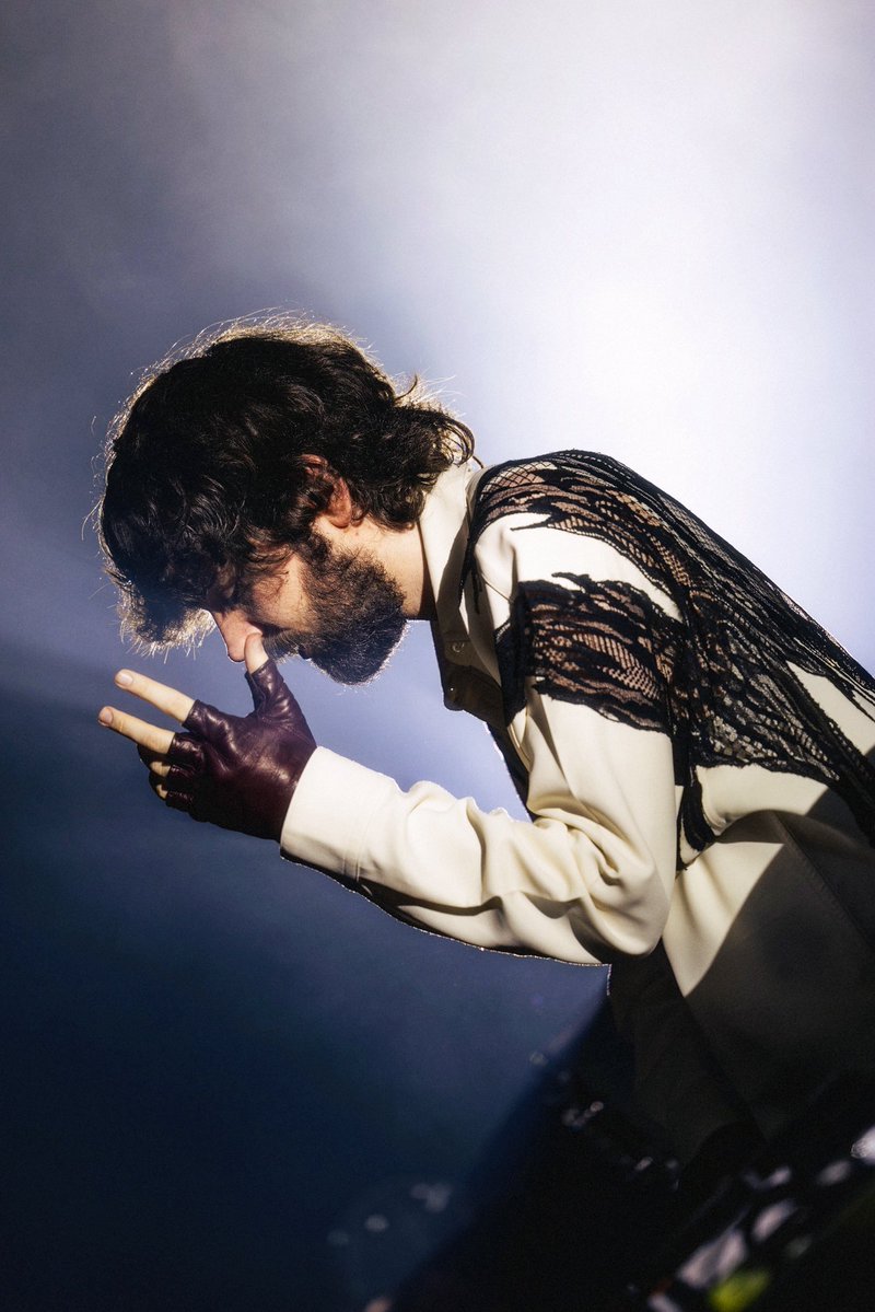 madeon's tweet image. happy new yearrrrr