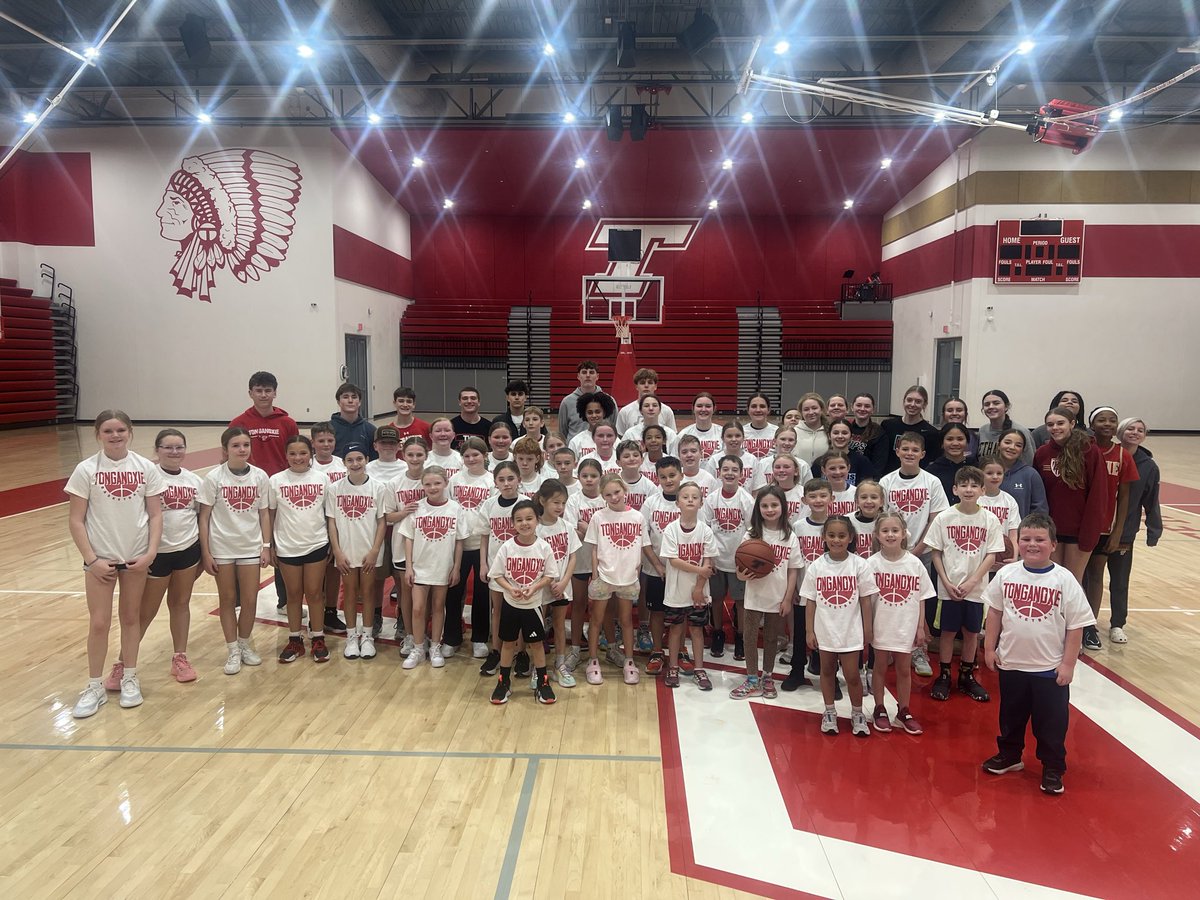 THS_WBB's tweet photo. Today we finished up our winter youth camp. Kids had a lot of fun helping then younger ones out with some skill work. #BuildingTradition https://t.co/wyQnZwX5Mi