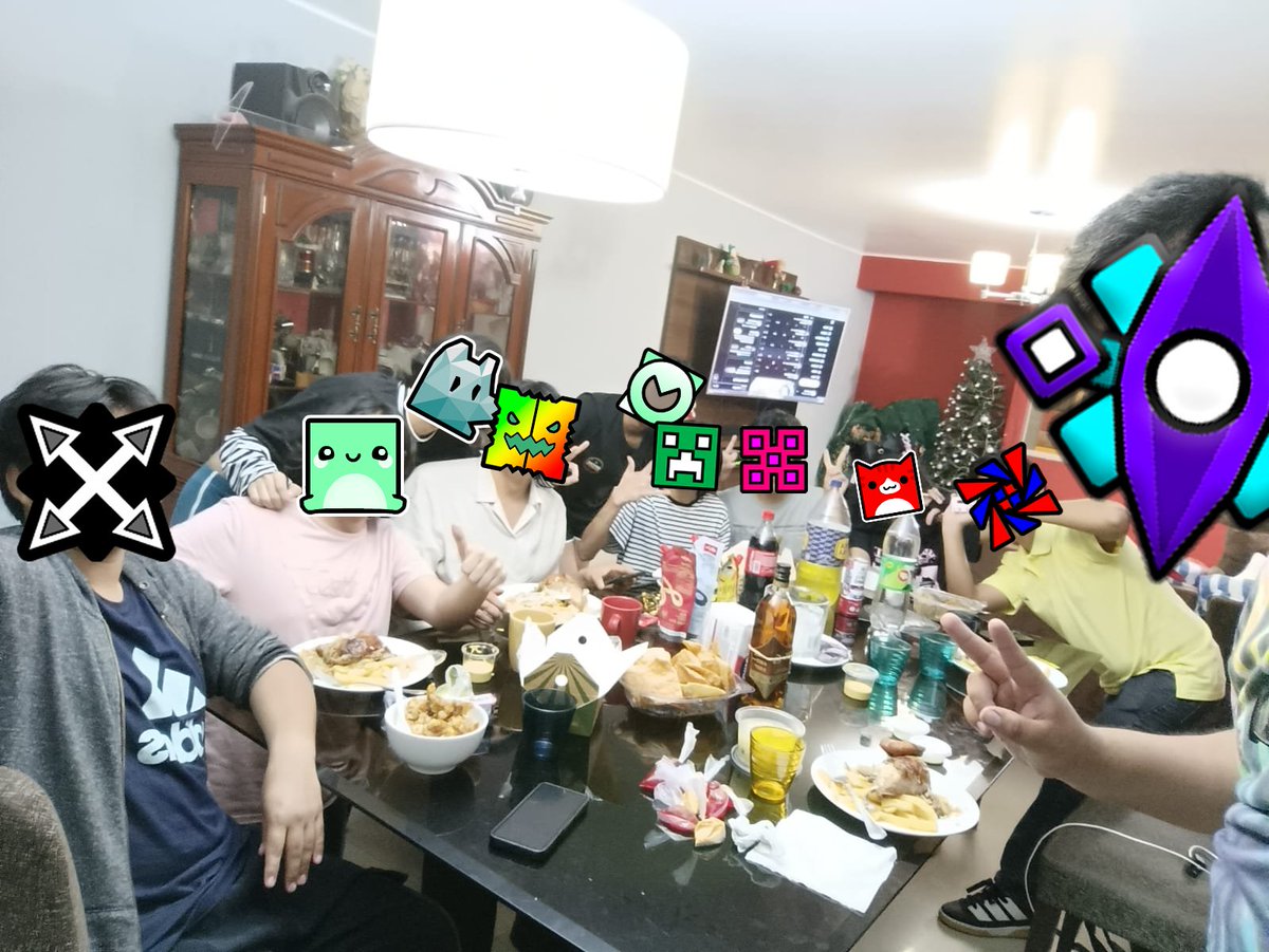 FELIZ AÑO NUEVO AMIGOS

decidí invitar a algunos amigos a mi casita para recibir el año nuevo, gracias a todos ustedes por venir, los kiero mucho causitas, la pase re god nwn

por mas salidas y reus como esta para este año 2026 :3