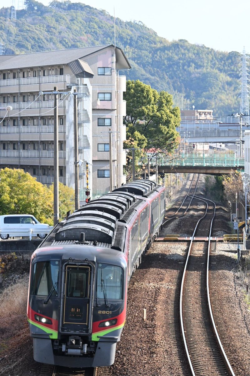 Yabicas0124's tweet photo. JR土讃線
(1枚目)土佐一宮→薊野 回送 2700系 5B
(2枚目)薊野→土佐一宮 南風10号 40D 2700系 5B
令和8年1月2日 https://t.co/aEhXqLc5dM