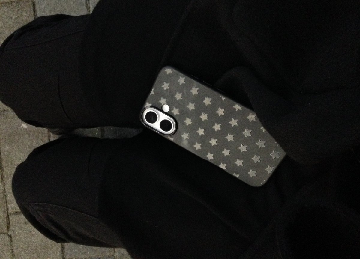 #rt #follow #rt이벤트

2026년 소원이 이뤄지는
한 해가 되길 바라며
추첨을 통해 한 분께
 
black star pattern case
보내드려요 ⭑.ᐟ

이벤트 참여율이 높지 않을 것으로
예상되어 당첨 확률이 높으니
많은 참여 부탁드립니다.

팔로우 하시면 당첨 확률이 올라갑니다!