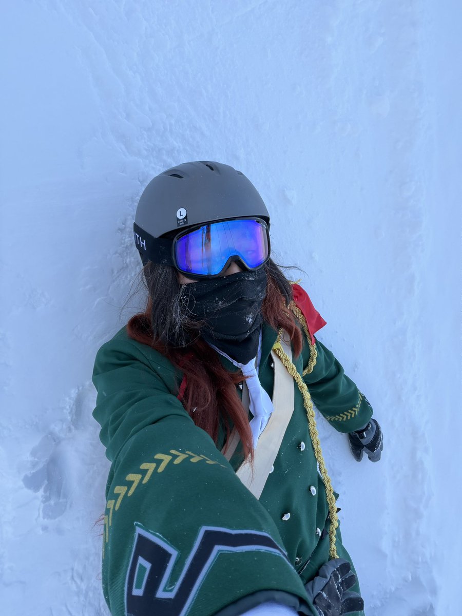 Yorkdotcom's tweet image. 跟会长滑雪
那是为了滑得快吗？
那是为了前途
把会长滑开心了
年度马娘不就是信手捏来了？
把会长扔在后面自己滑下去了，这年度马娘会长另有人选
#umamusume