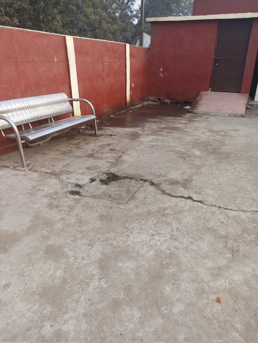 SagarRaj1710's tweet photo. Are potholes allowed on the platform.
Level of cleaning 🧹.
I have been reporting all these complaints for 8 years.
No improvement on ddu- patna railways stations. https://t.co/mIKsptFipf