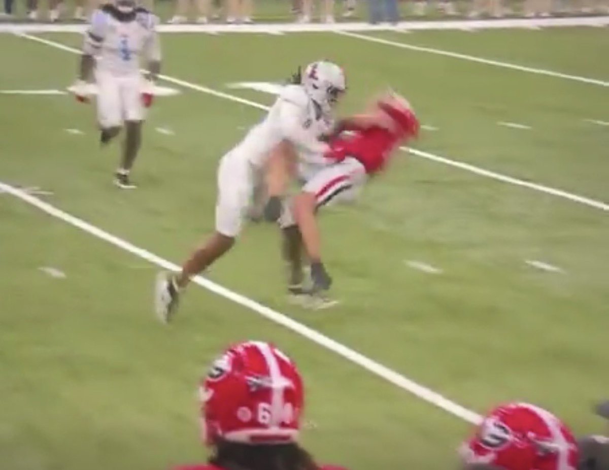 MilesGarrettTV's tweet image. Like 90% of the time so far it’s resulting in great plays for #UGA….but seeing too many instances where Gunner Stockton is looking like this.

Tough as nails but these hits will take a toll at some point