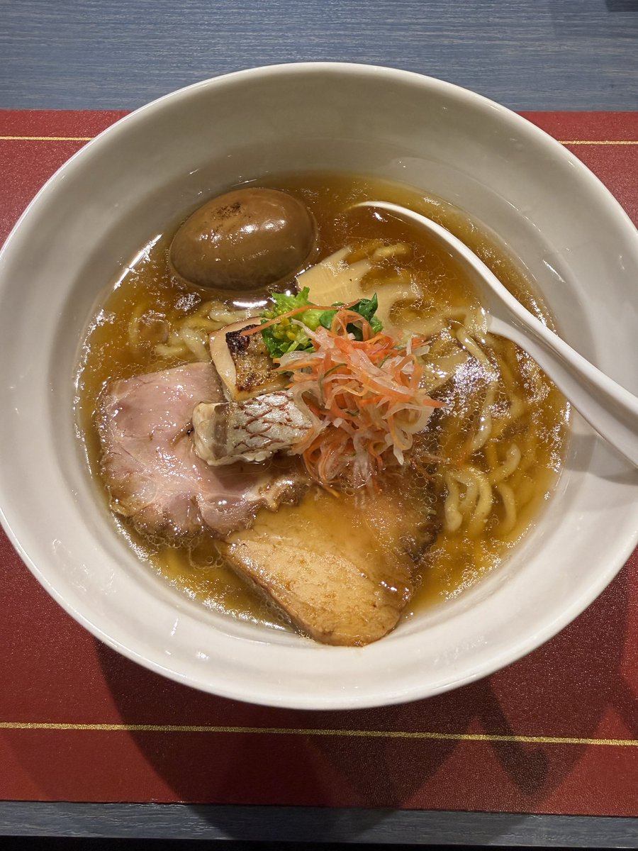 38Vi1's tweet image. 2026年の麺始めは入谷にある｢Craft Ramen BiT ｣さん🍜

限定の『鯛と鶏のコンソメらーめん』味玉入です🤤
鯛油和えそばも✨

スープもトッピングの鯛のオーブン焼きも最高😆
香りも凄く良い^_^

和えそばも絶品😄

めちゃくちゃ美味い😊

ごちそうさまでした😋

#CraftRamenBiT
#麺始め