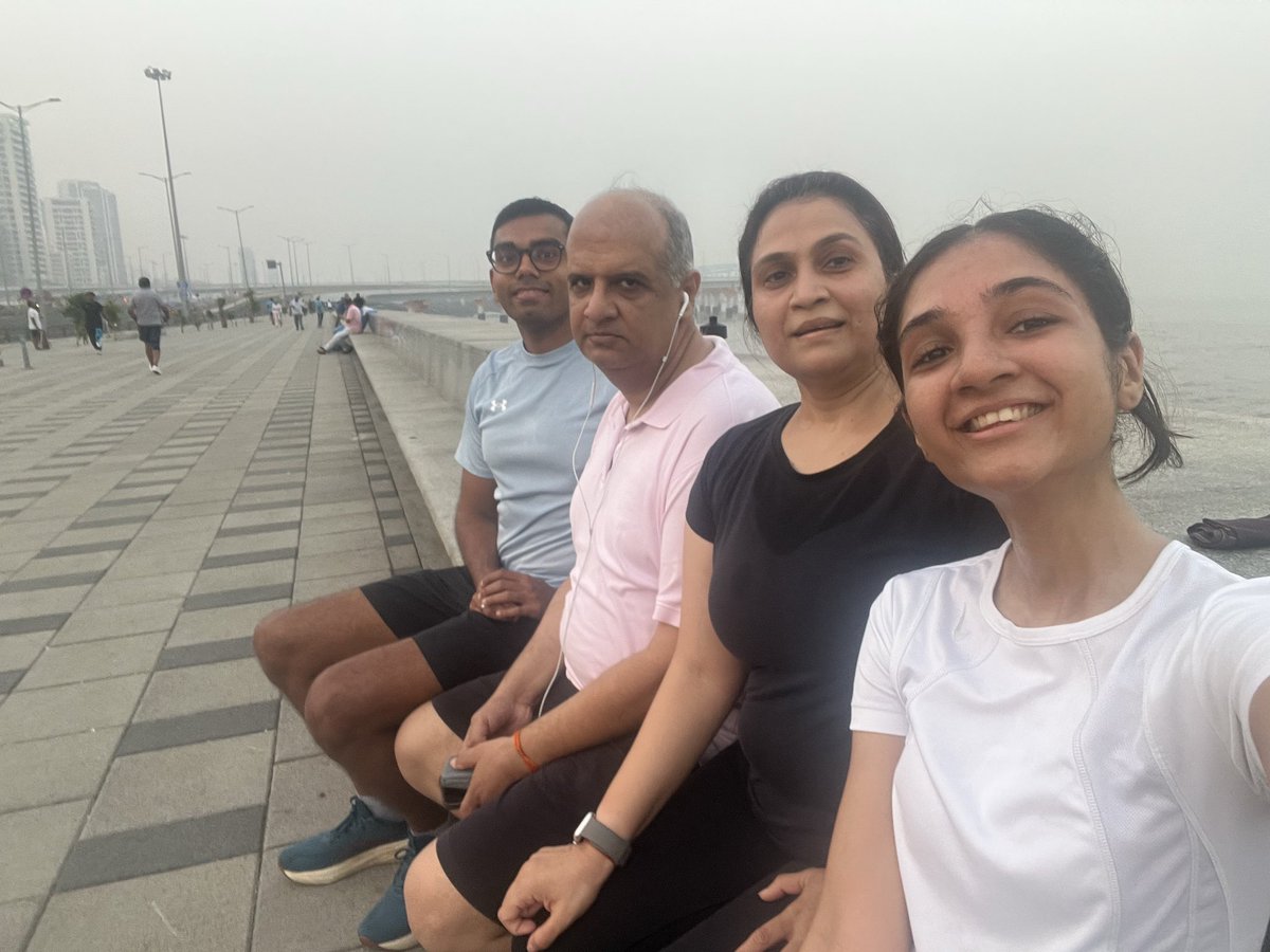 ItsResham's tweet image. Day 2 of 2026 - first run of 2026; dragged the full fam (including papa) to coastal road, ran paces that were hard (for me) but got it done anyway 

@shahtanay97