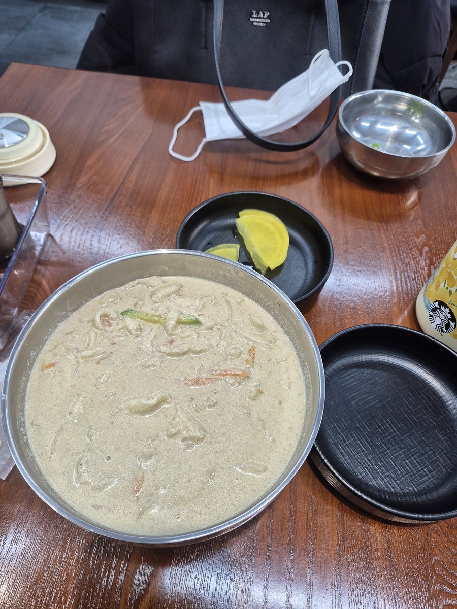 yeon_utaa's tweet image. 들깨칼제비 레츠고