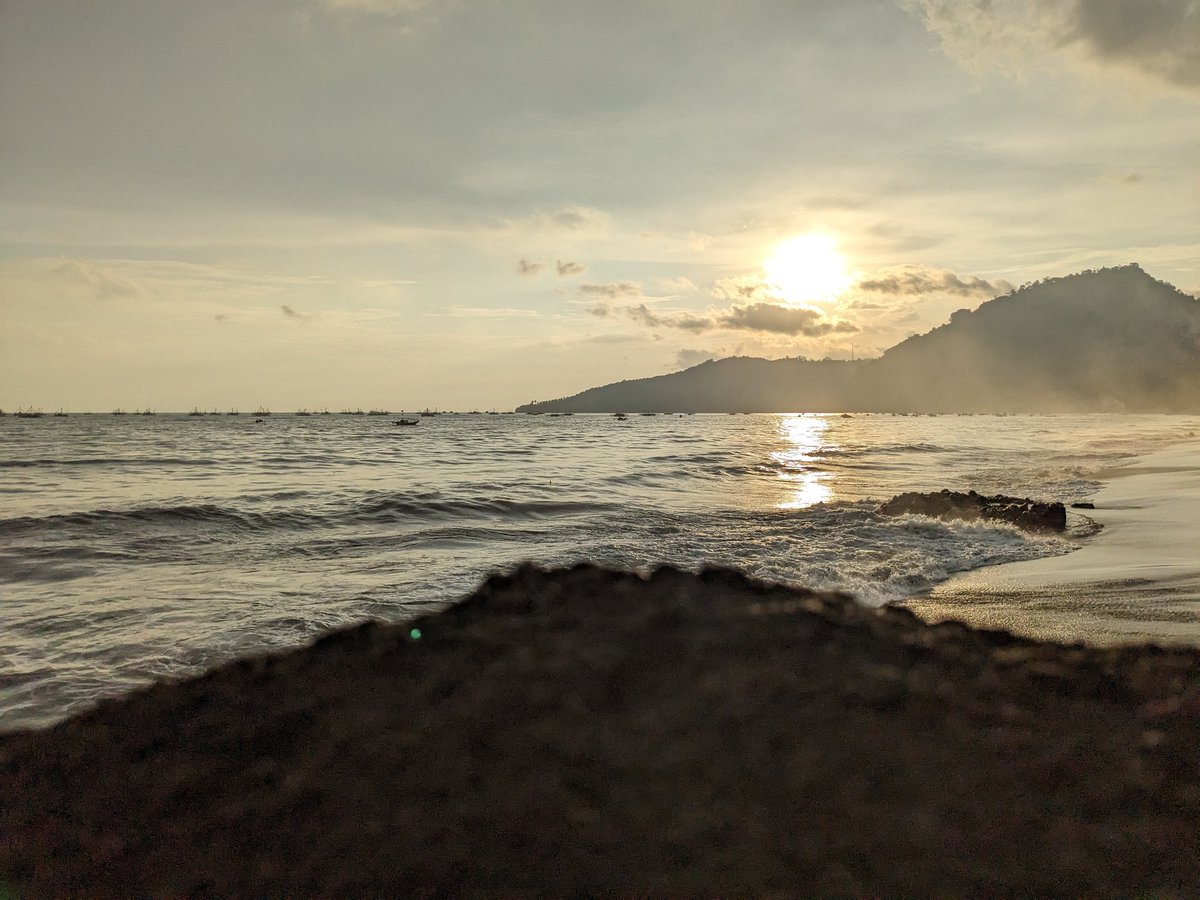 Sungguh sangat kasihan seseorang yang mencapai laut dan terpuaskan dengan hanya secangkir air.