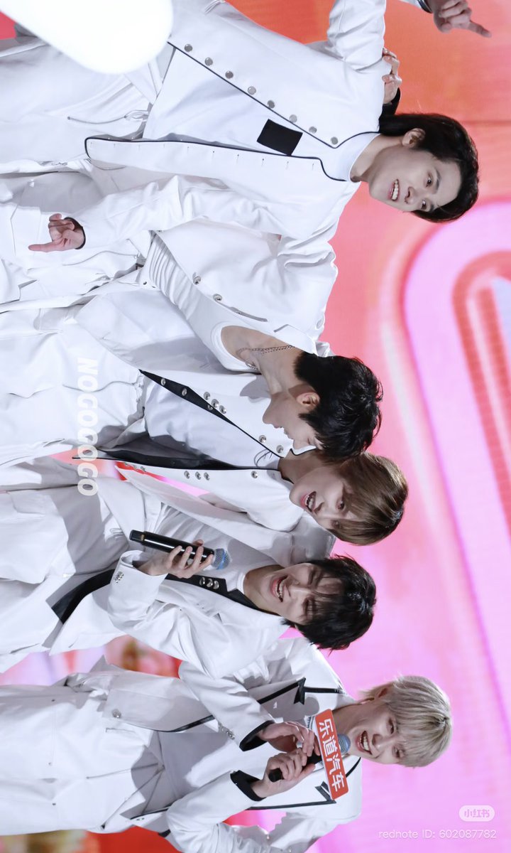 20251231-20260101 저장위성🩷🤍
#웨이션브이 #WayV #威神V

🔗출처: xhslink.com/o/1yp3Zq0Gi0N