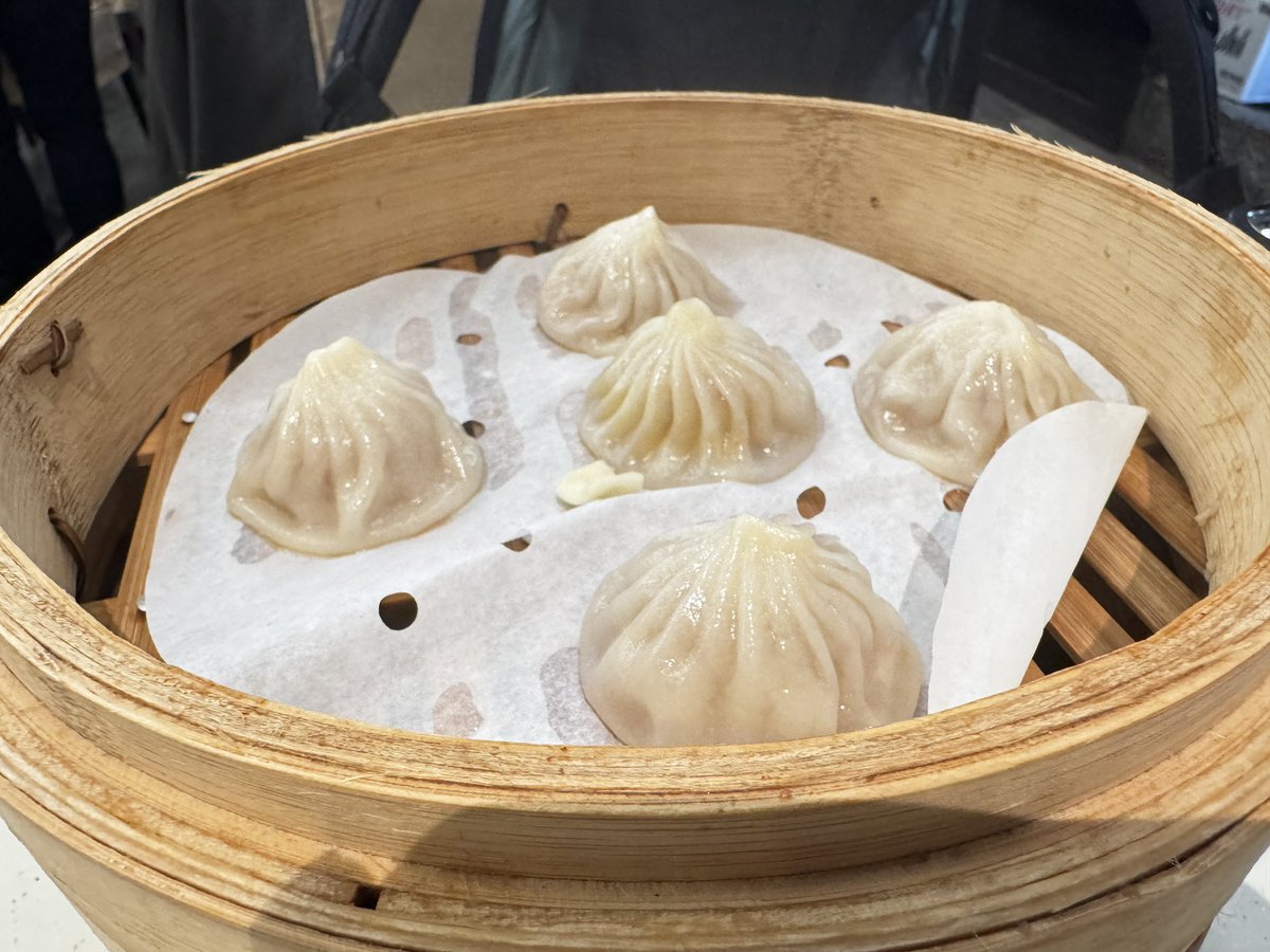 Dogs275's tweet image. 名店、金品茶楼で乾杯。