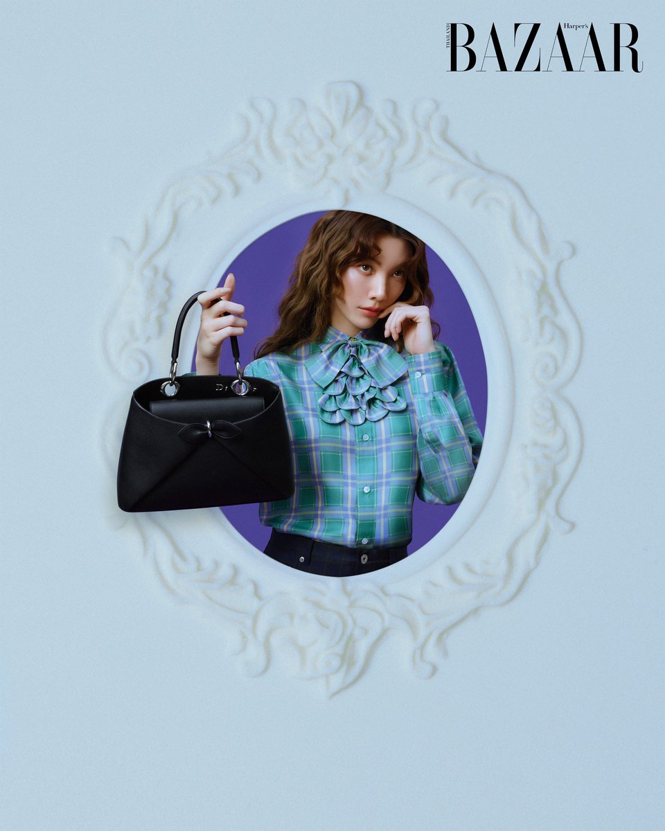 #BAZAARTheCover หลากลุคหลากสไตล์กับไอเท็มสุดเก๋ในคอลเลกชั่นประจำฤดูใบไม้ผลิ/ฤดูร้อน 2026 จาก Dior ที่ถ่ายทอดโดยนักแสดงสาว ‘ออม กรณ์นภัส’ ที่ล้วนแสดงถึงเอกลักษณ์งานดีไซน์ที่เด่นชัดของ Dior ได้อย่างชัดเจน

#Dior
#DiorSS26
#BAZAARThailandxOrmKornnaphat
#BAZAARThailand