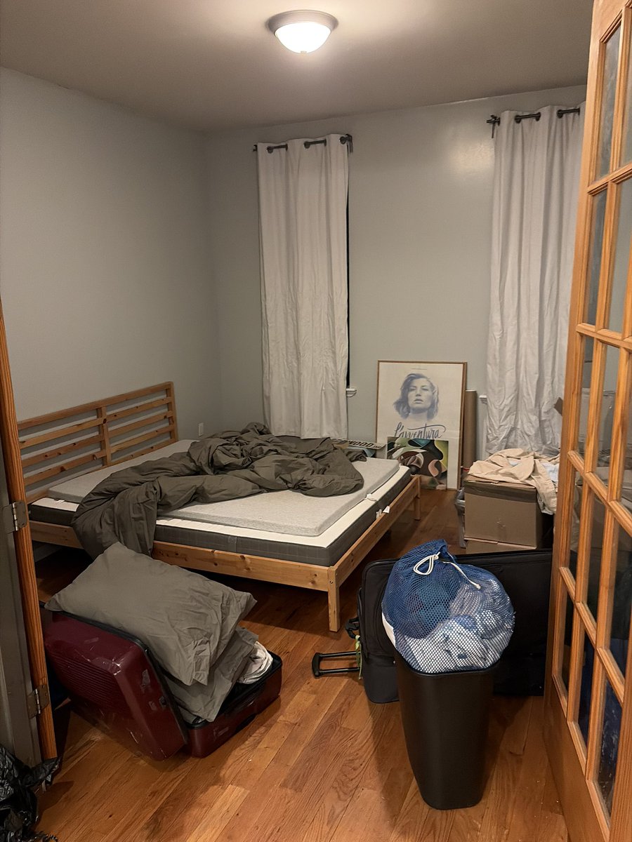 jarodzsz's tweet image. listening to ABBA and unpacking new room #LetsDoThis