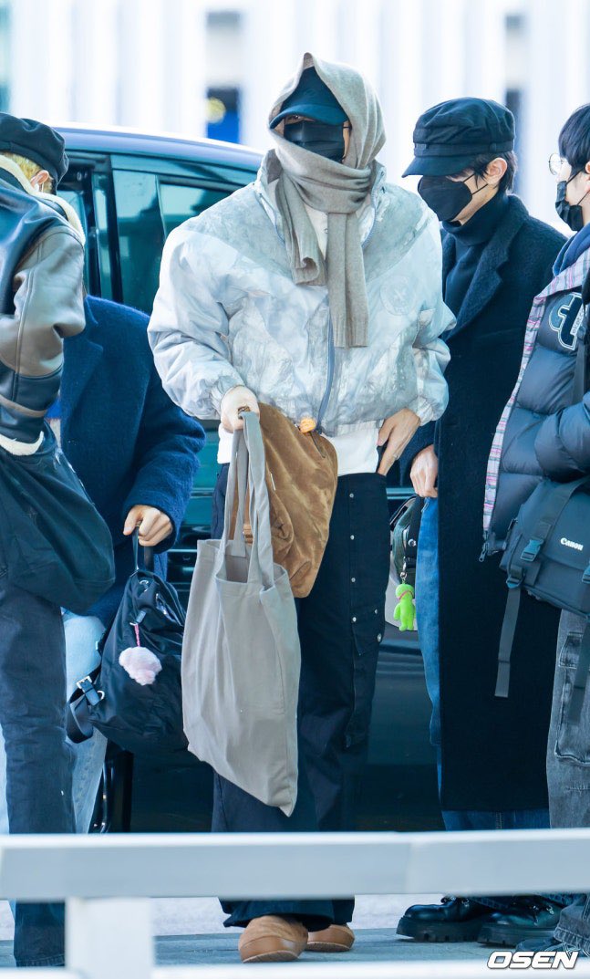 ohsionstyle's tweet image. Sion wears Nuptse Mule Suede from THE NORTH FACE ($79 / Rp1.370.000)

So cute like a baby ㅠㅠ