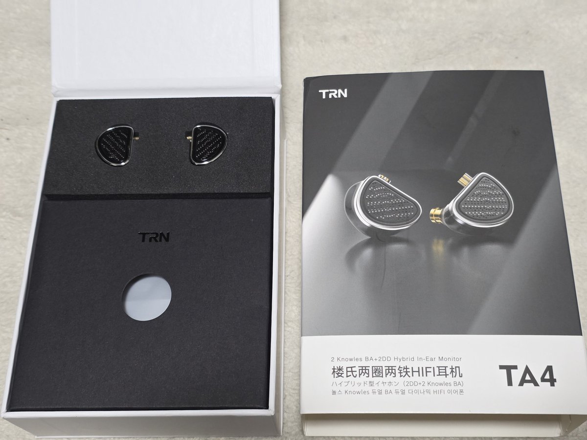showmustgoon38's tweet photo. 年末バタバタであまり時間取れなかったけど、年明けはTRN直営店様 @TRNOfficialTRN1 からご提供いただいたイヤホンをじっくり聴きます！

ちなみにちょっと聴いた感じでもすげー良い！特にSTARFISHの鳴り方好きだわぁ。エージング後が楽しみすぎる🥹

#TRN
#STARFISH
#TA4 https://t.co/jhypN9qgSZ