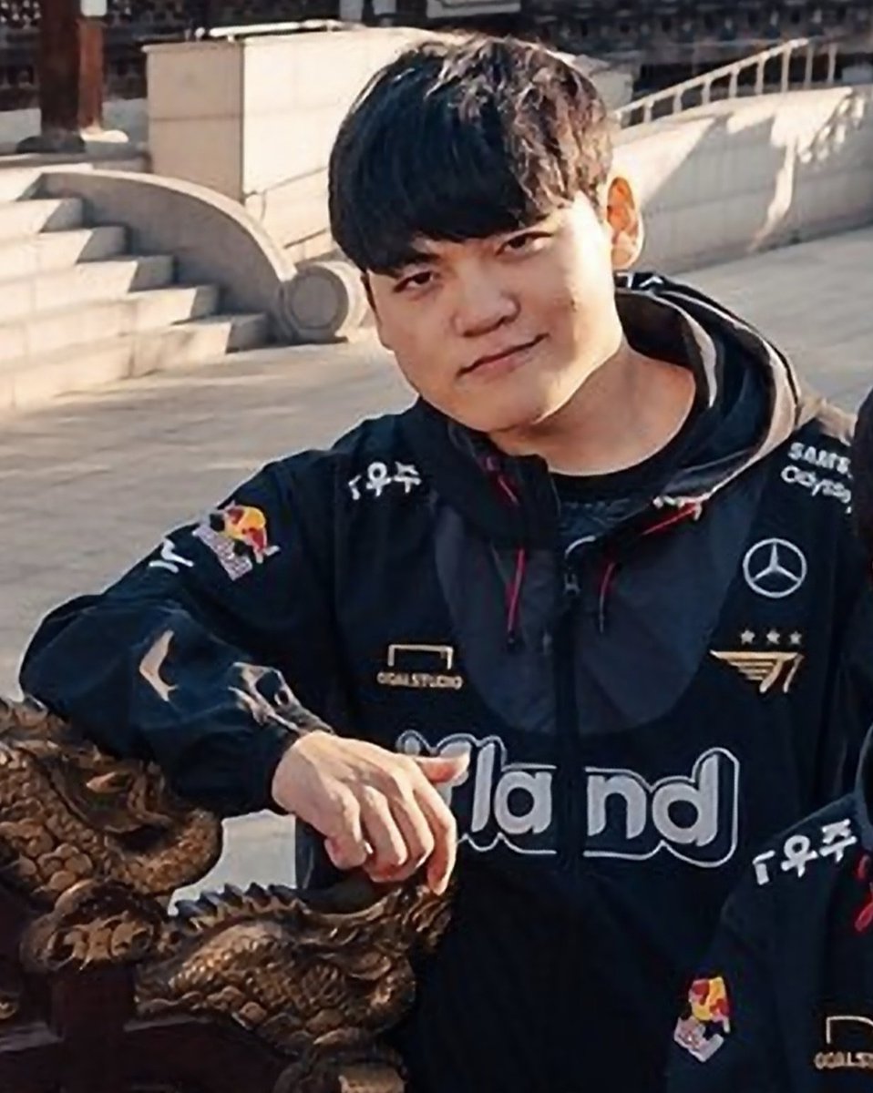 guminglee's tweet image. 햇살받은 우제와 미냥 ☀️
#Zeus #Gumayusi 

          ☺️                                    😼