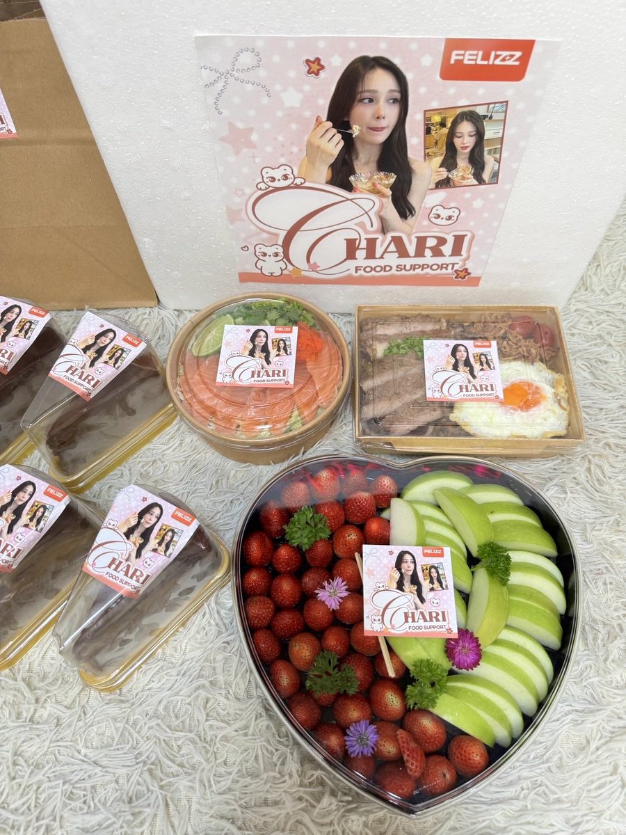 kringklong's tweet image. Fresh, sweet fruits in a big box — looks yummy, right? 🍓 This set is from the fans of K. Chari ka~😊❤️

With love from the fans &amp;gt;@viewjanclub&amp;lt; 👩🏻
#FELIZZ
#Chari

#foodsupport #kringklongfoodbox