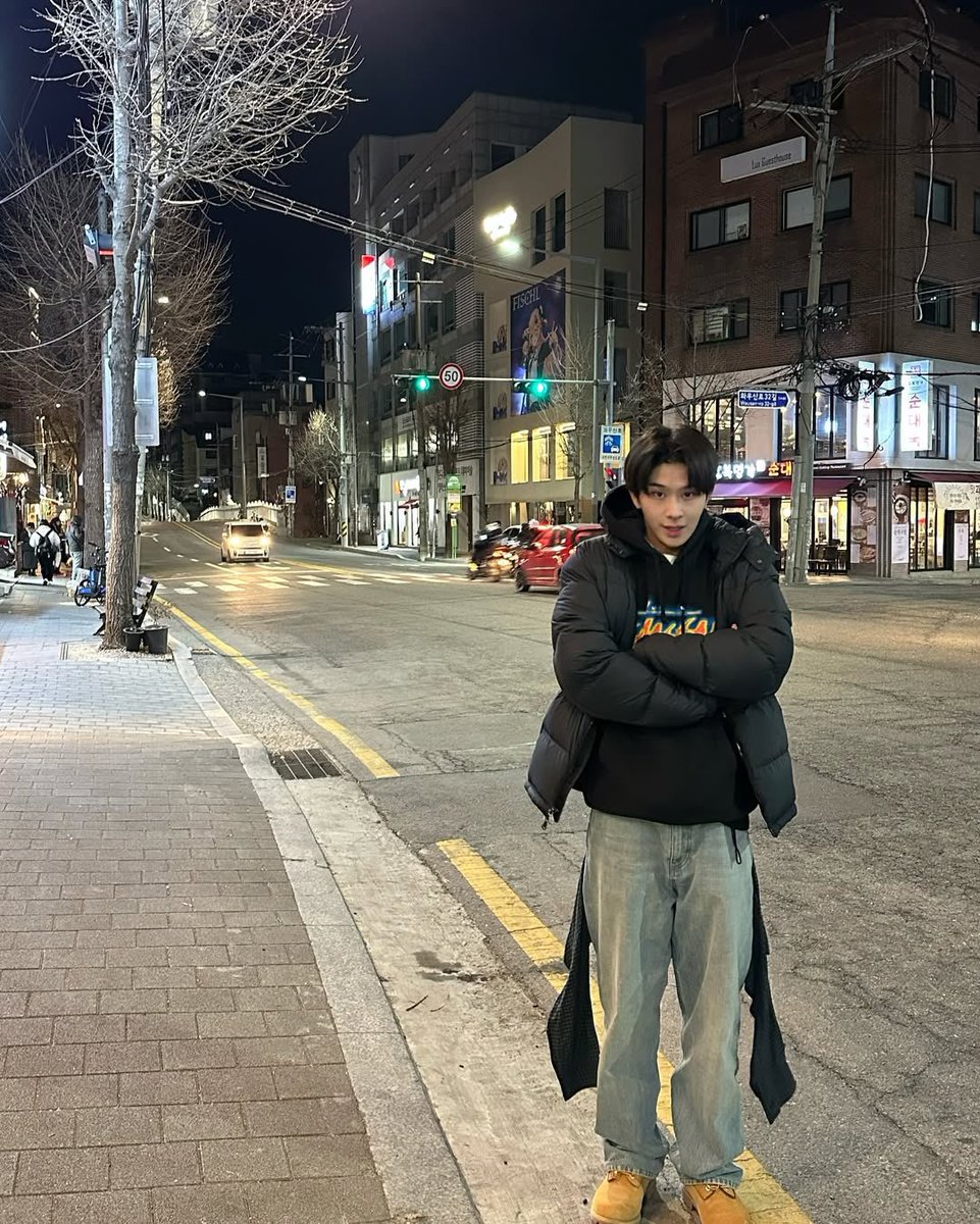 pamissyou's tweet image. 1 ปีผ่านไปไวเหมือนโกหก แต่น้องไทยหล่อขึ้นขนาดนี้ได้ยังไง 😩🫐 

#THAIchayanon
#BUSbecauseofyouishine 

                   2025 🇰🇷                             2026 🇭🇰